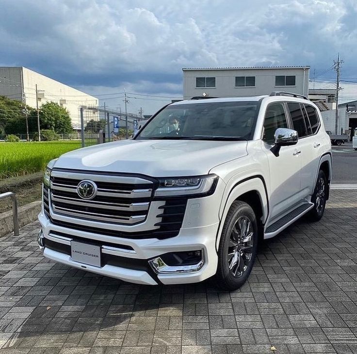 Toyota Land Cruiser V8 full-size 4x4